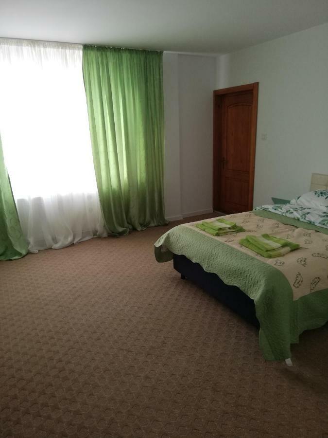 Pensiunea La Safari Търгу Нямц Екстериор снимка