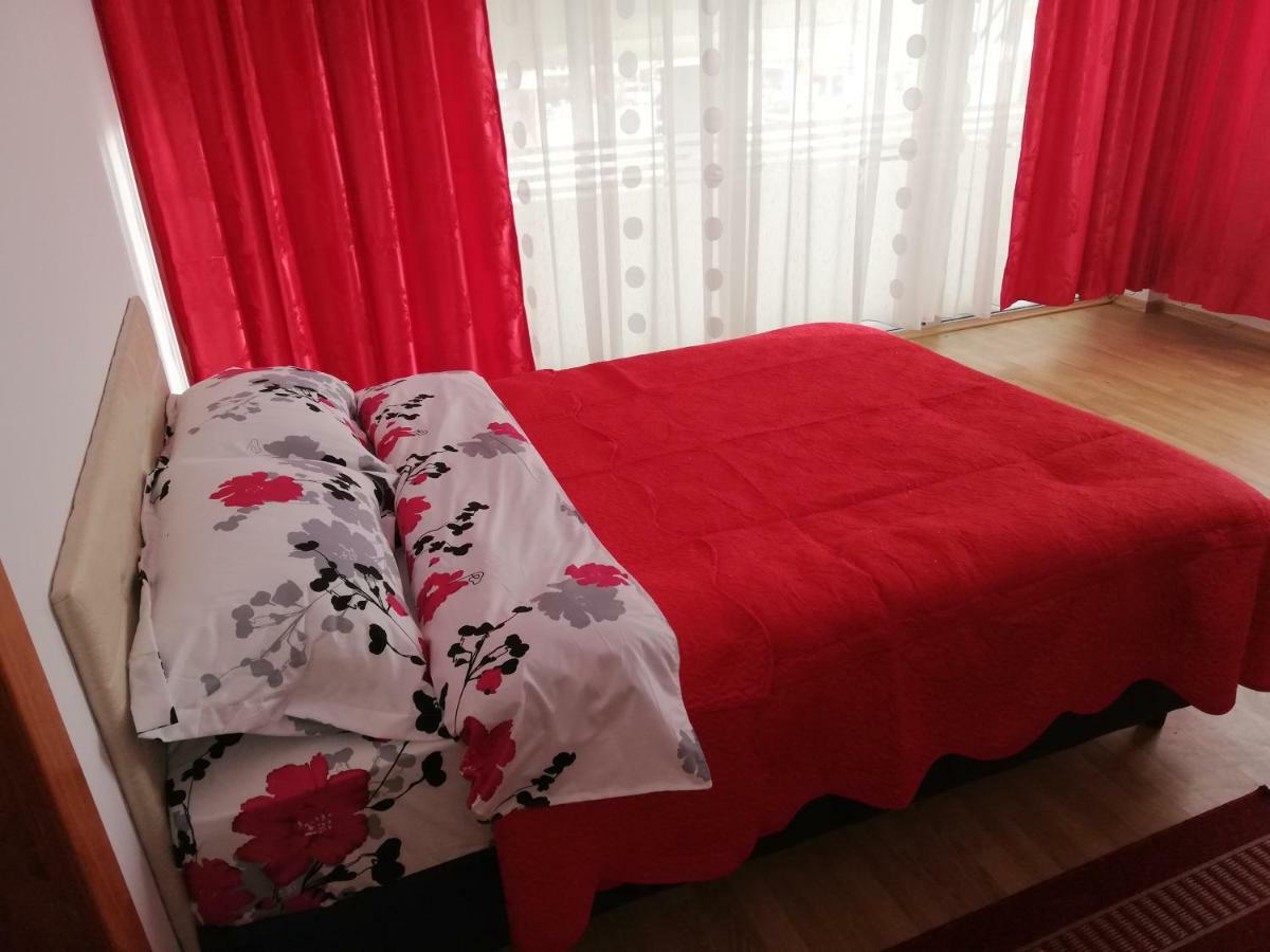 Pensiunea La Safari Търгу Нямц Екстериор снимка