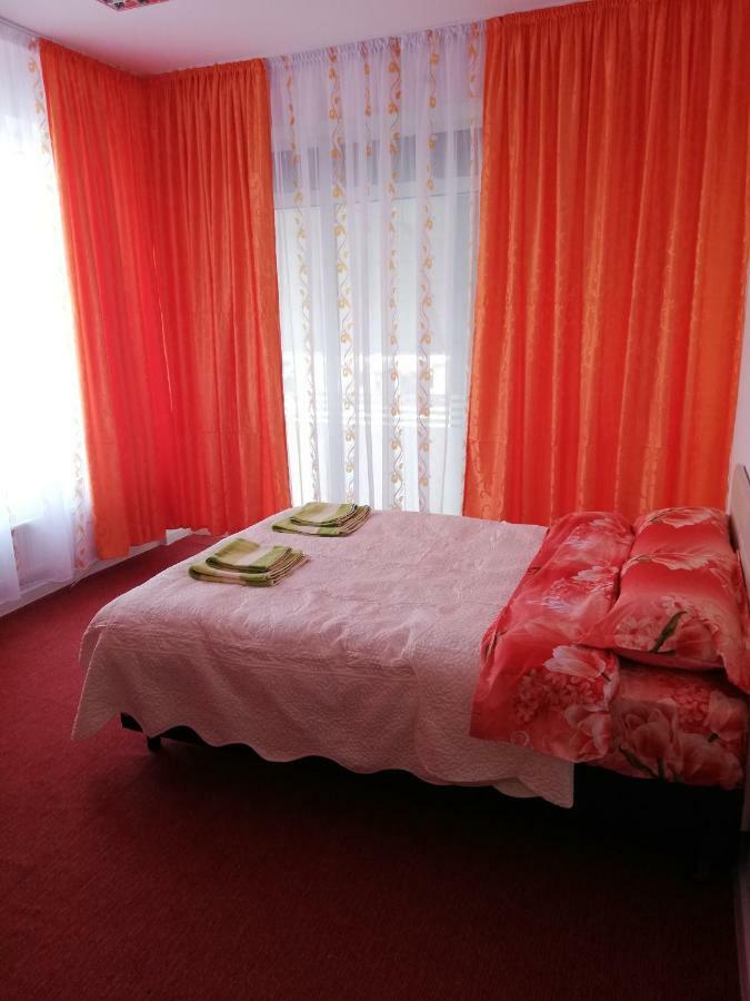 Pensiunea La Safari Търгу Нямц Екстериор снимка